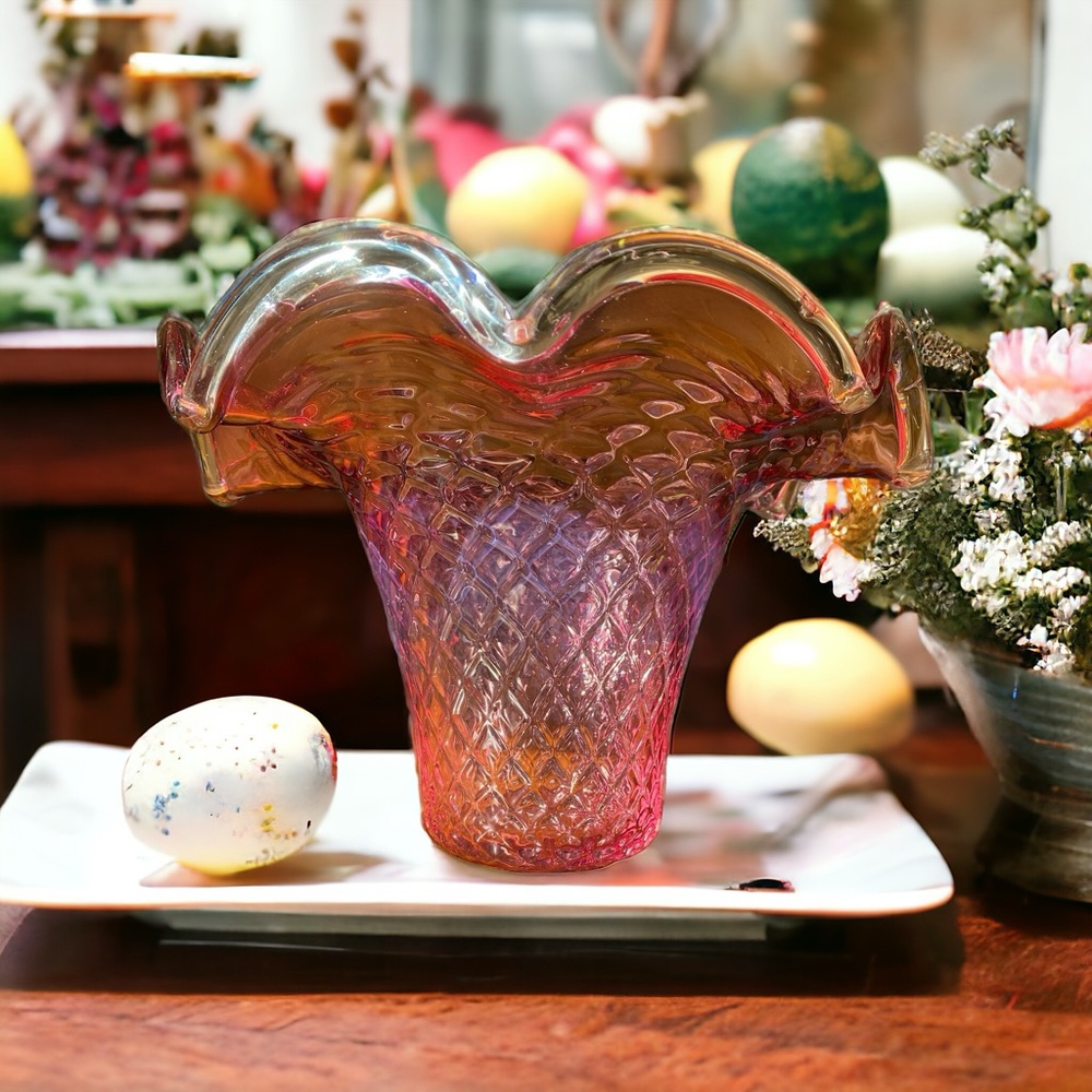 Gorgeous vintage glass diamond basket weave basket / vase / bowl with scalloped - Picture 2 of 13